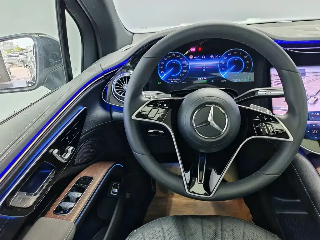 Mercedes-Benz EQS SUV — фото 4