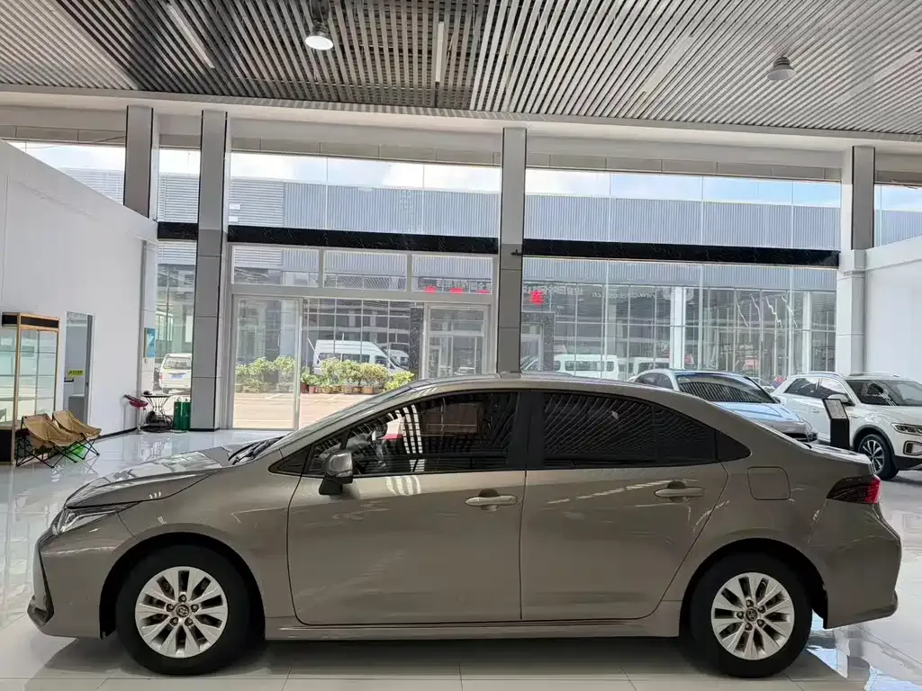 Toyota Corolla — фото 8