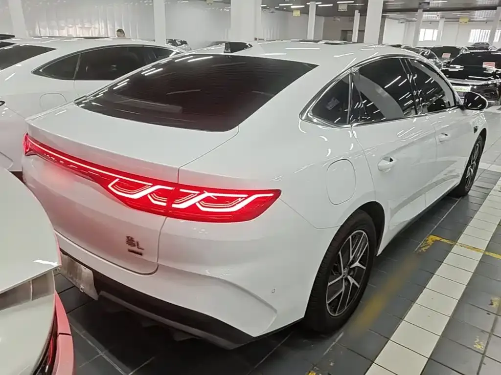 BYD Qin L — фото 8
