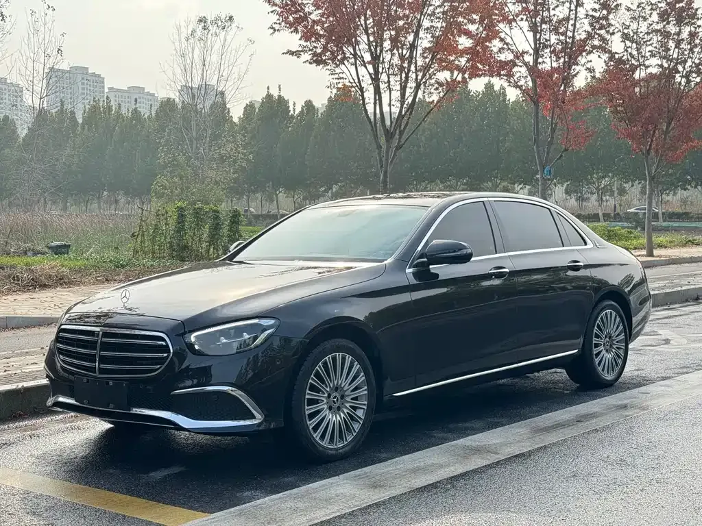 Mercedes-Benz E-Class — фото 1