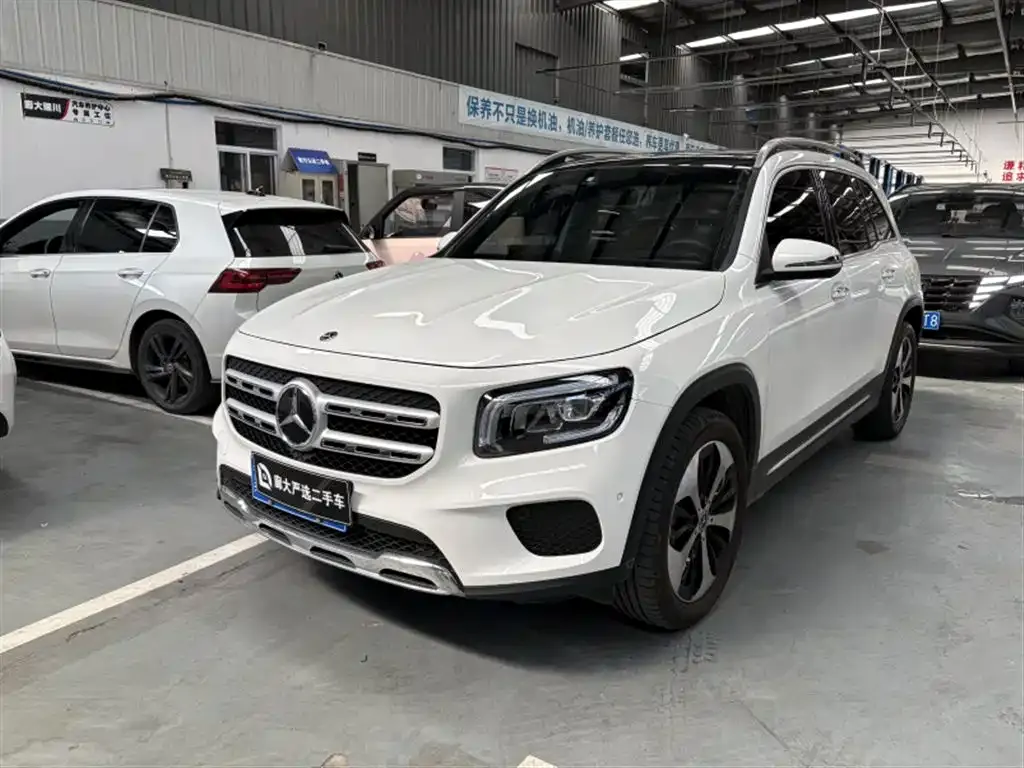 Mercedes-Benz GLB — фото 1