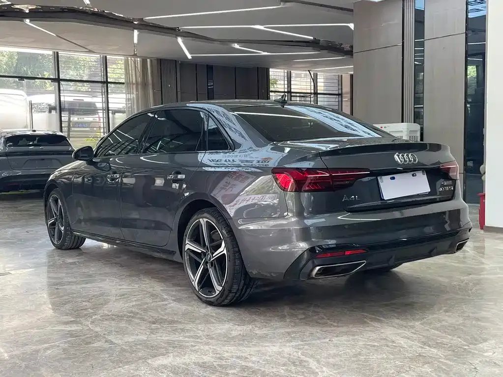 Audi A4L — фото 2