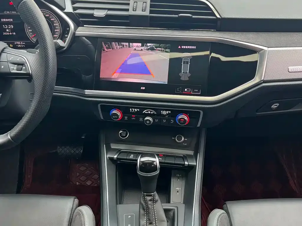 Audi Q3 Sportback — фото 10