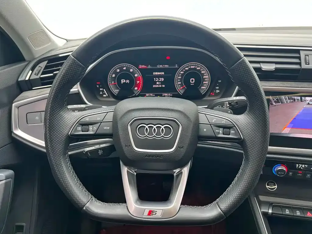 Audi Q3 Sportback — фото 7