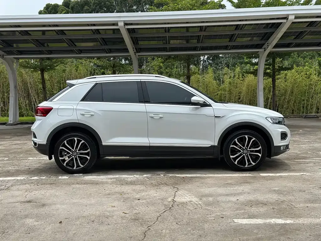 Volkswagen T-Roc — фото 10