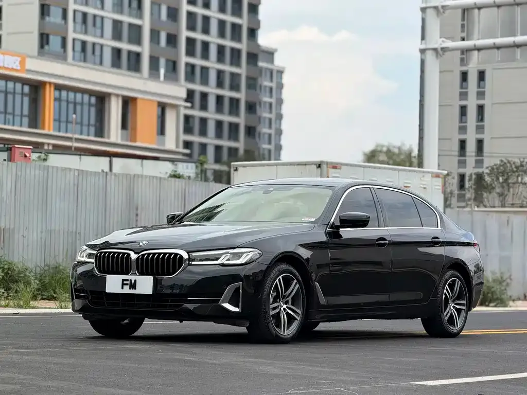 BMW 5 Series — фото 1