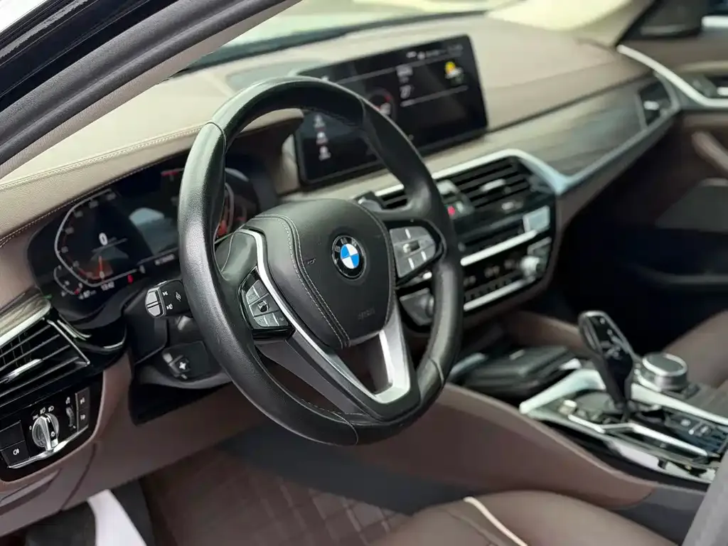 BMW 5 Series — фото 4