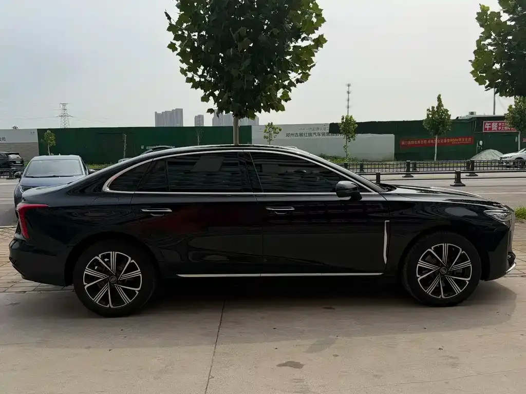 Hongqi H5 PHEV — фото 8