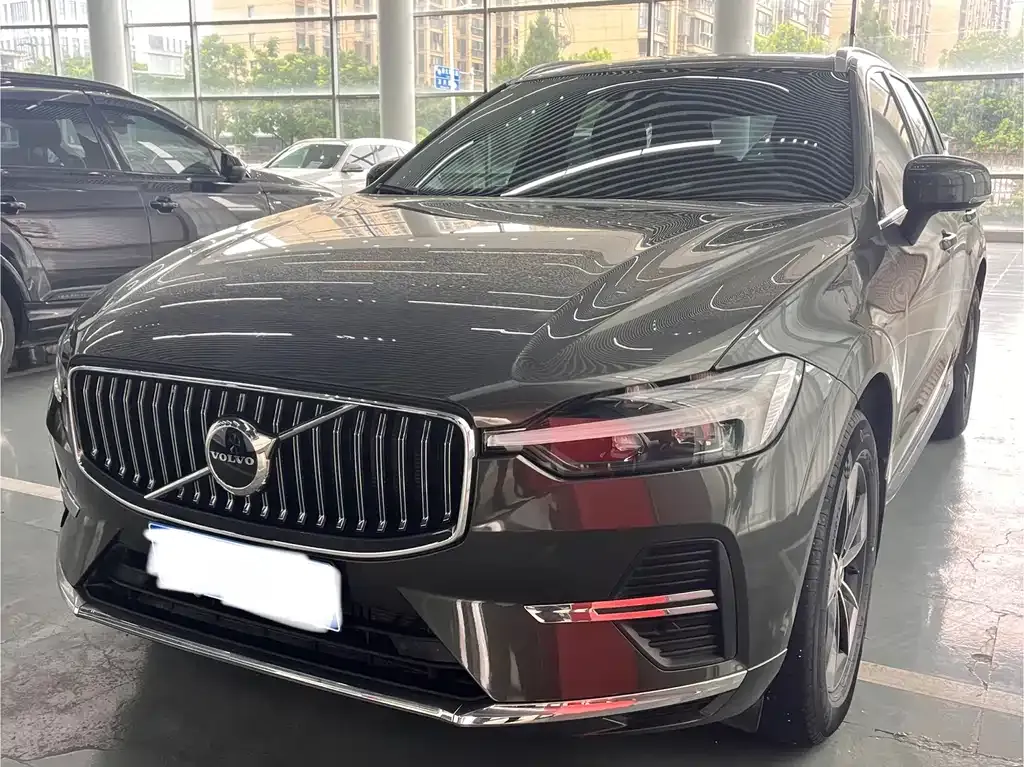 Volvo XC60 — фото 1
