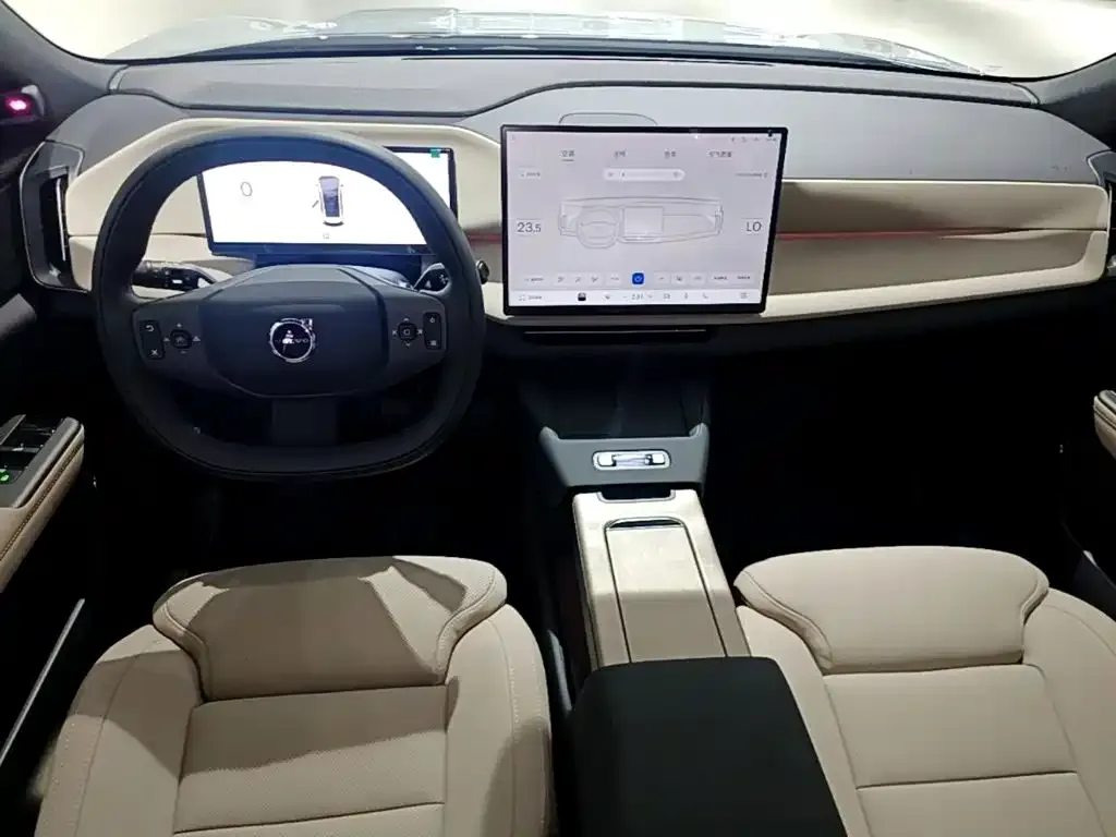 Volvo XC70 Plug-in Hybrid — фото 6