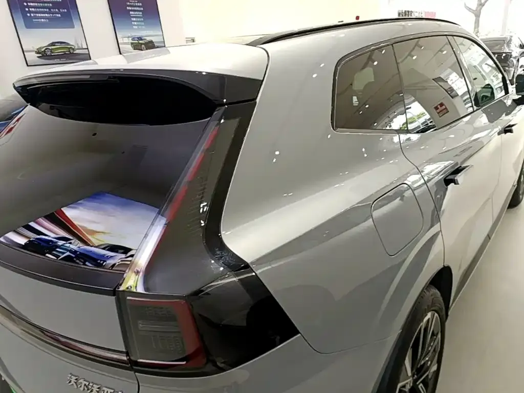 Volvo XC70 Plug-in Hybrid — фото 5