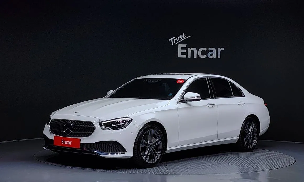 Mercedes-Benz E-Class — фото 1