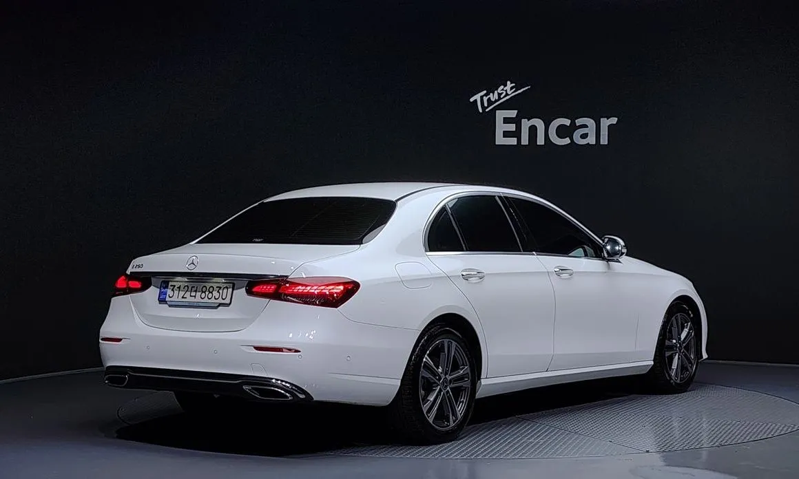 Mercedes-Benz E-Class — фото 8