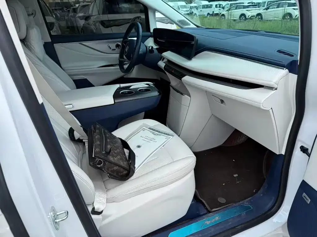 Buick GL8 Hybrid — фото 4