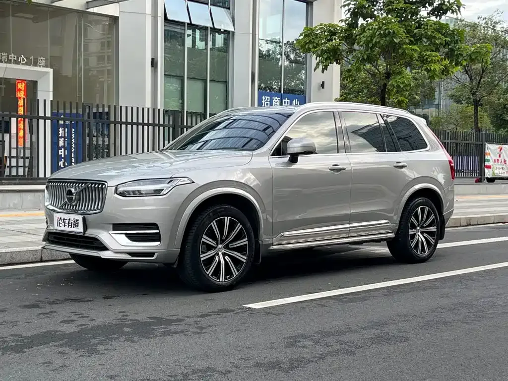 Volvo XC90 — фото 1