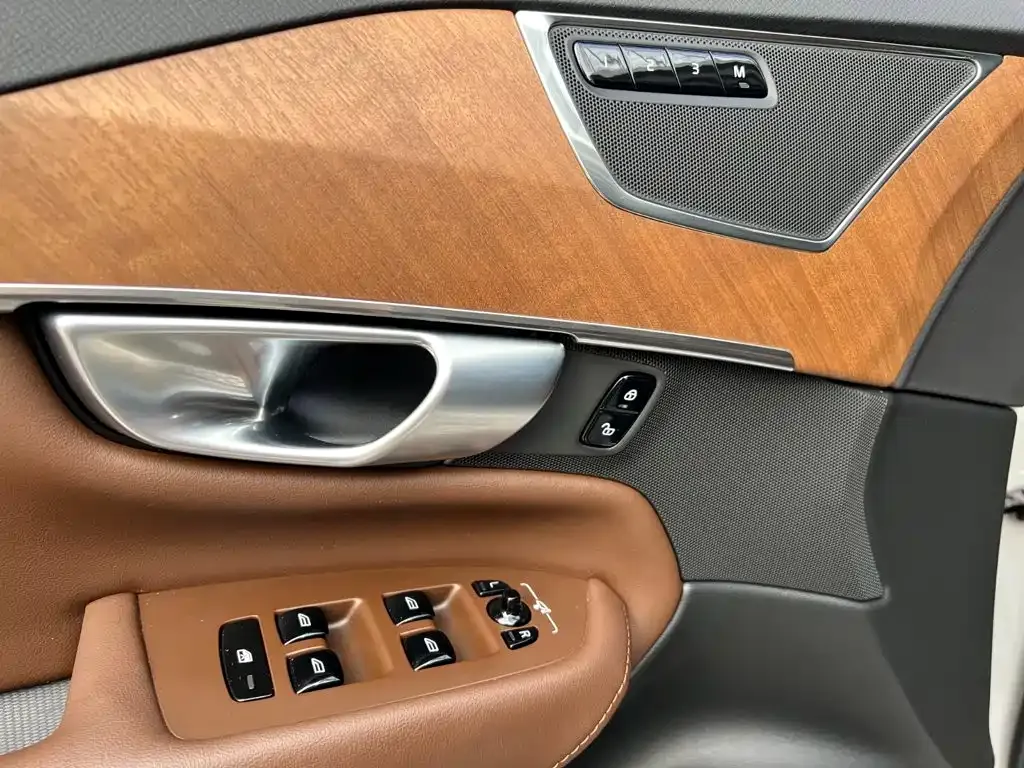 Volvo XC90 — фото 6