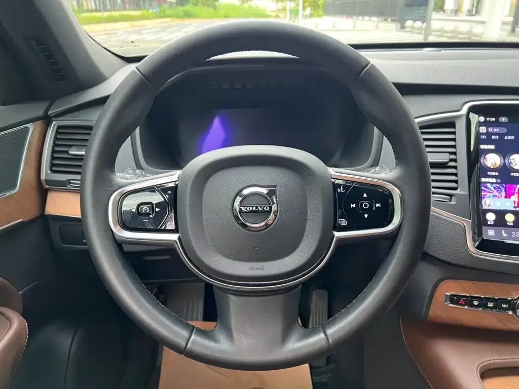 Volvo XC90 — фото 7