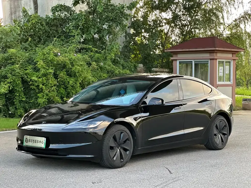Tesla Model 3 — фото 1