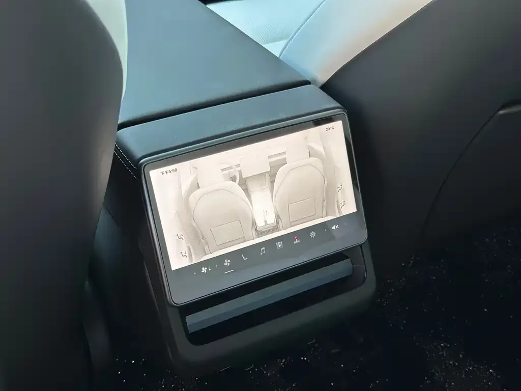 Tesla Model 3 — фото 4