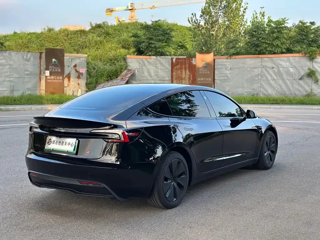 Tesla Model 3 — фото 3