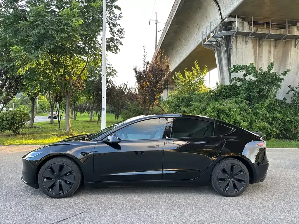 Tesla Model 3 — фото 10