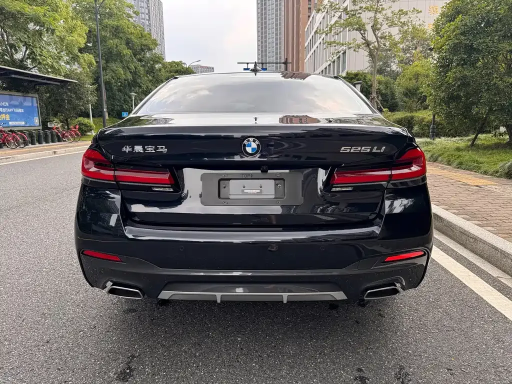 BMW 5 Series — фото 10
