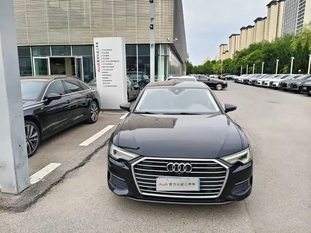 Audi A6L — фото 1