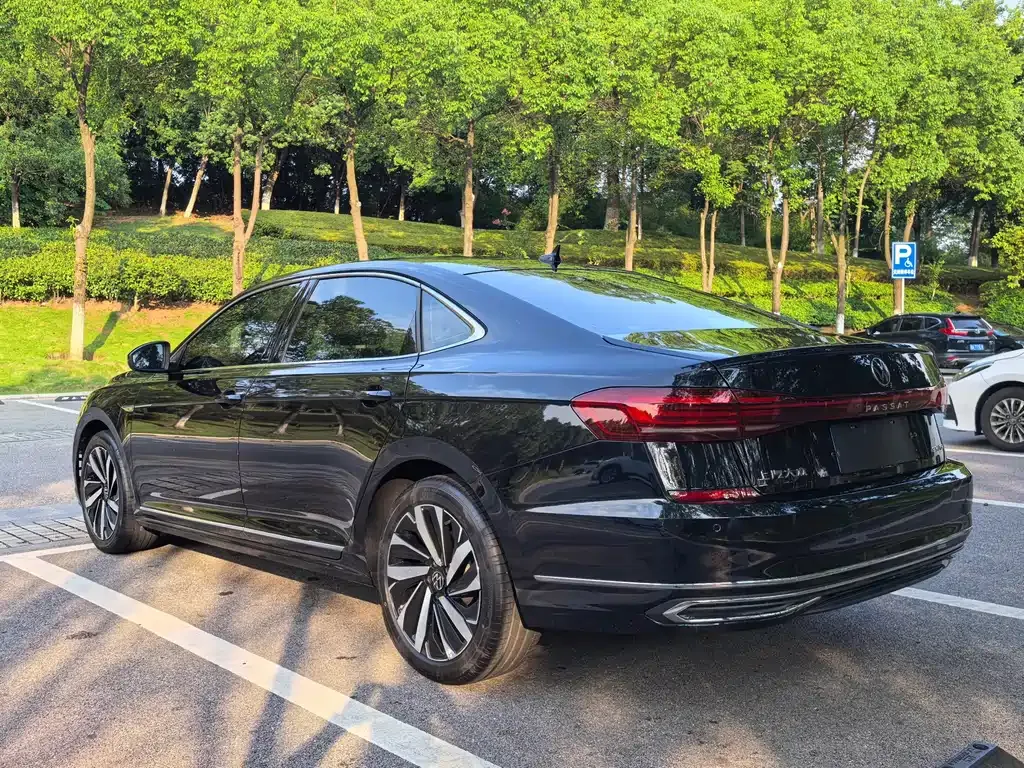 Volkswagen Passat — фото 10