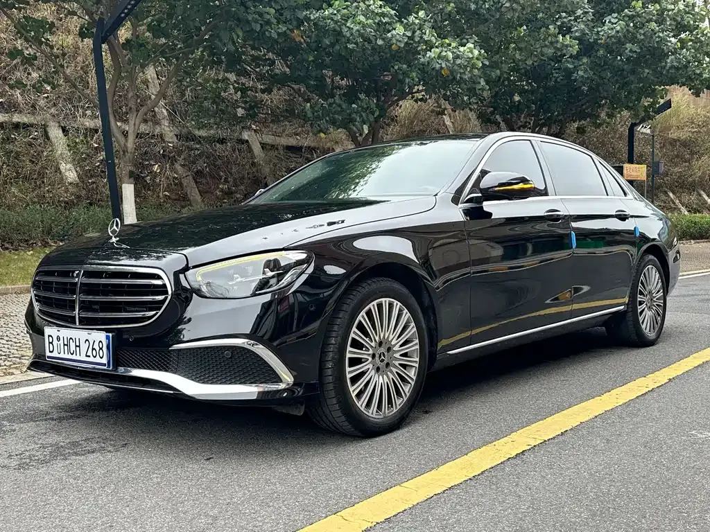 Mercedes-Benz E-Class — фото 1