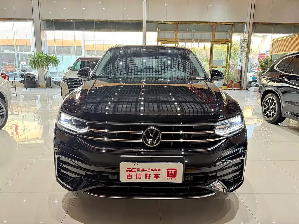 Volkswagen Tiguan L — фото 2