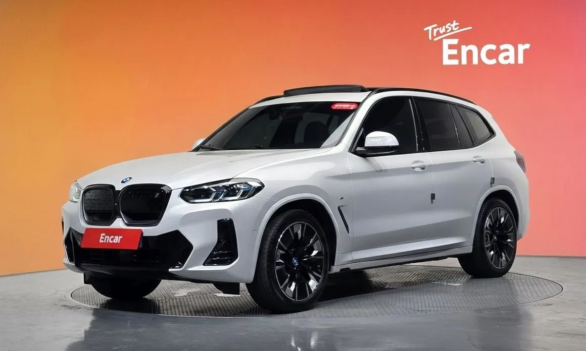 BMW iX3 — фото 1