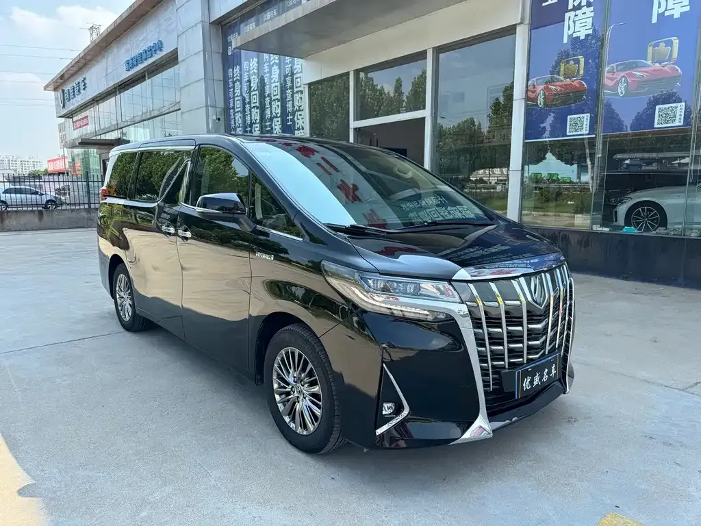 Toyota Alphard — фото 2