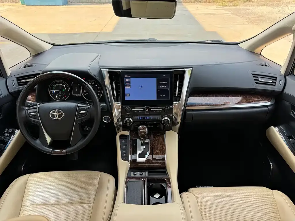 Toyota Alphard — фото 10