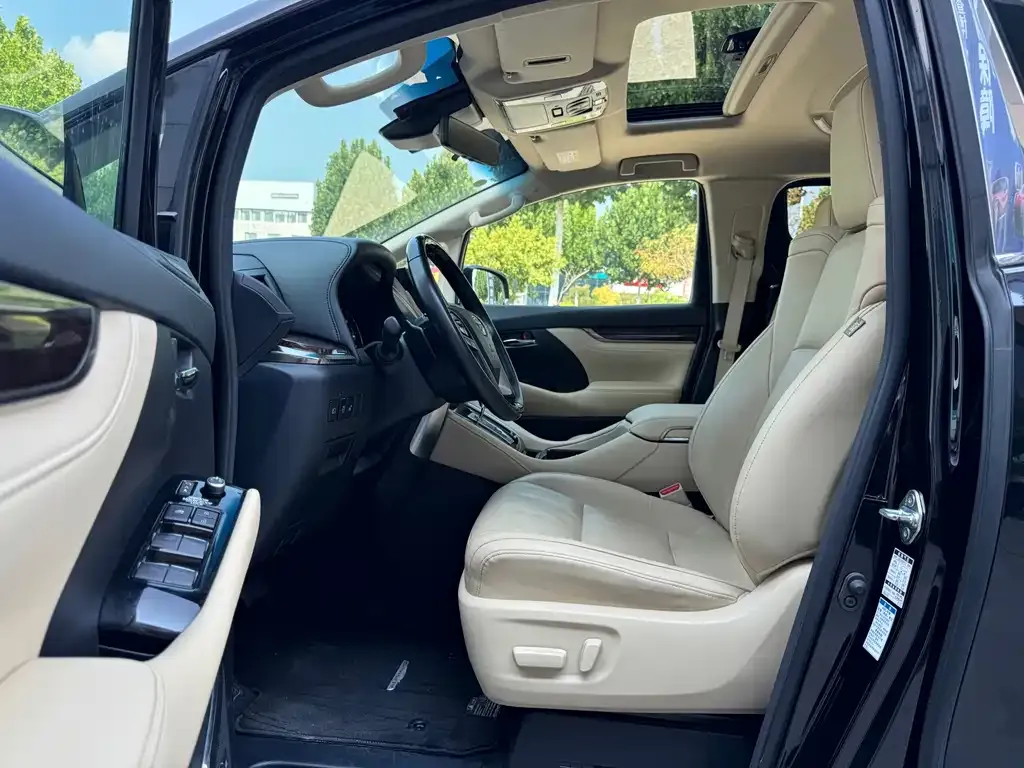 Toyota Alphard — фото 3