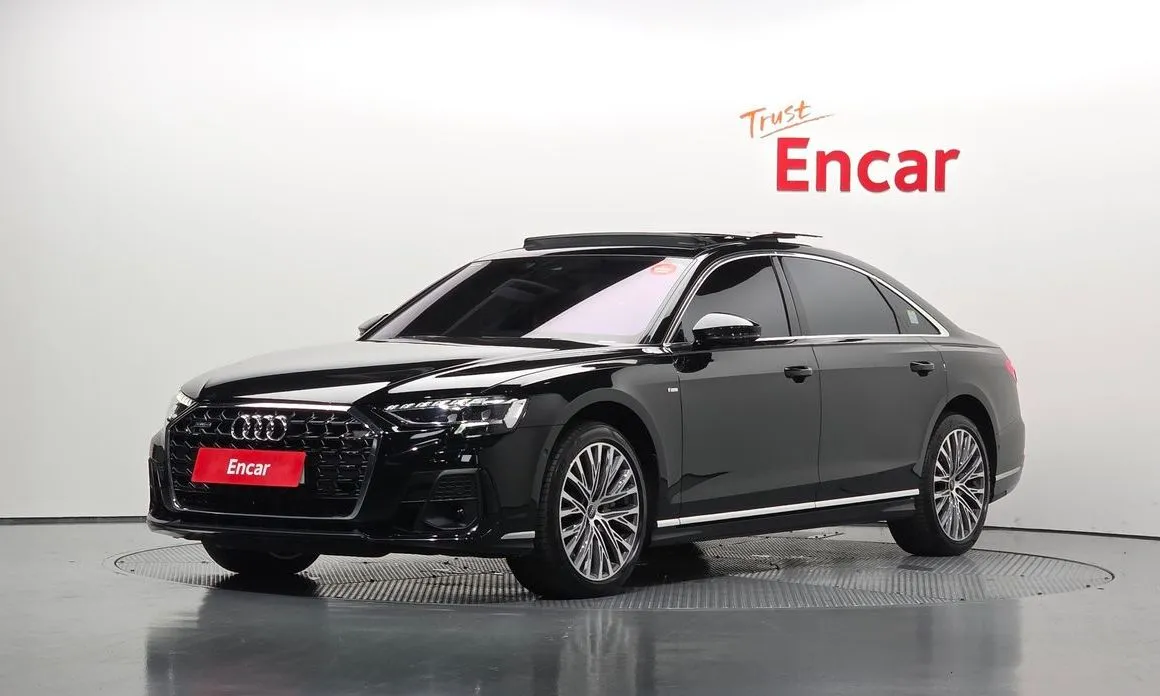 Audi A8 — фото 1