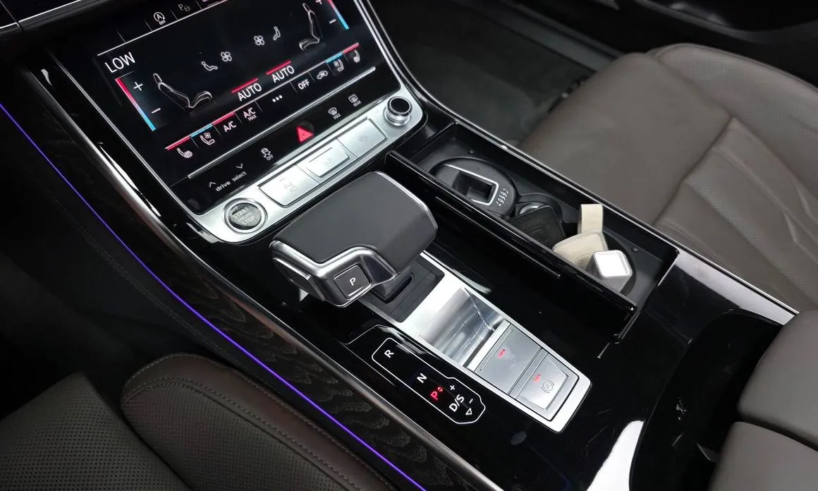 Audi A8 — фото 7