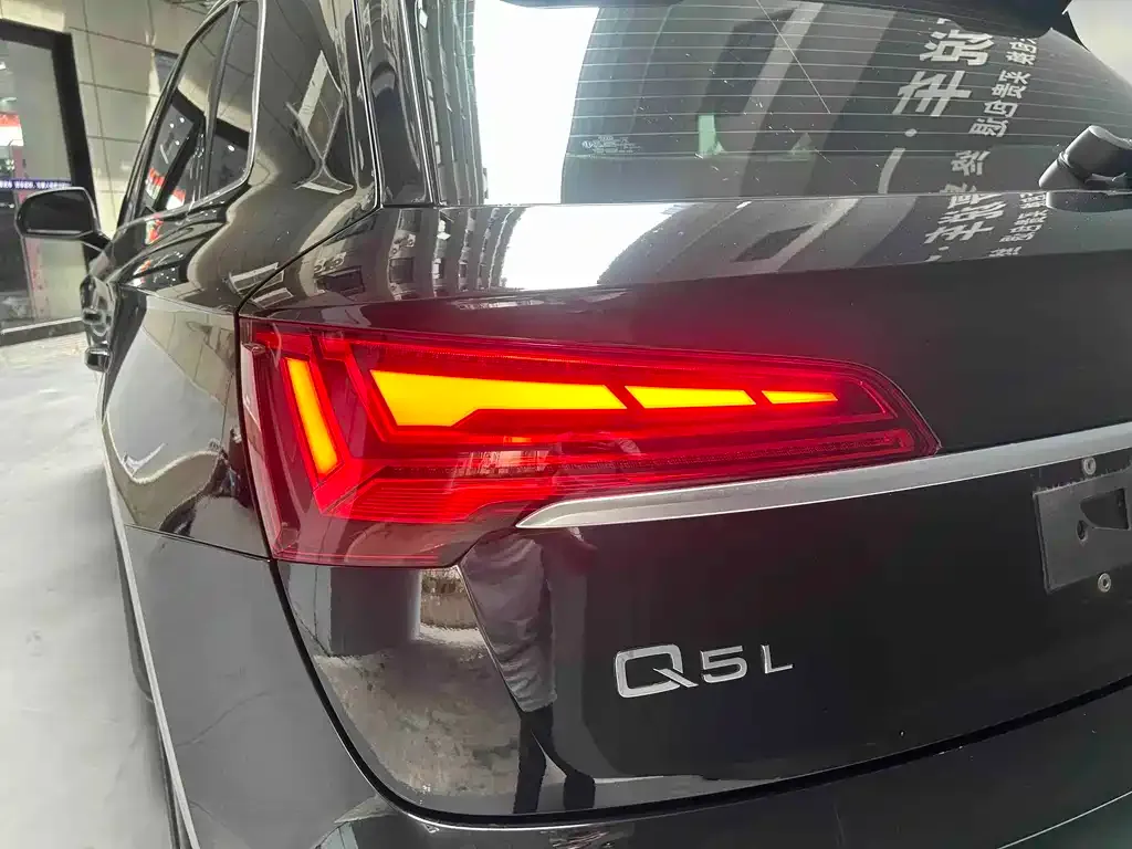 Audi Q5L — фото 6