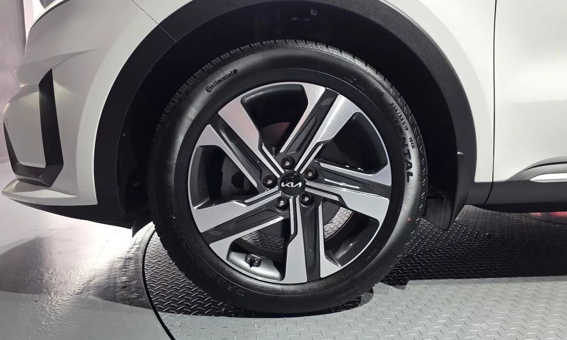 Kia Sorento — фото 6