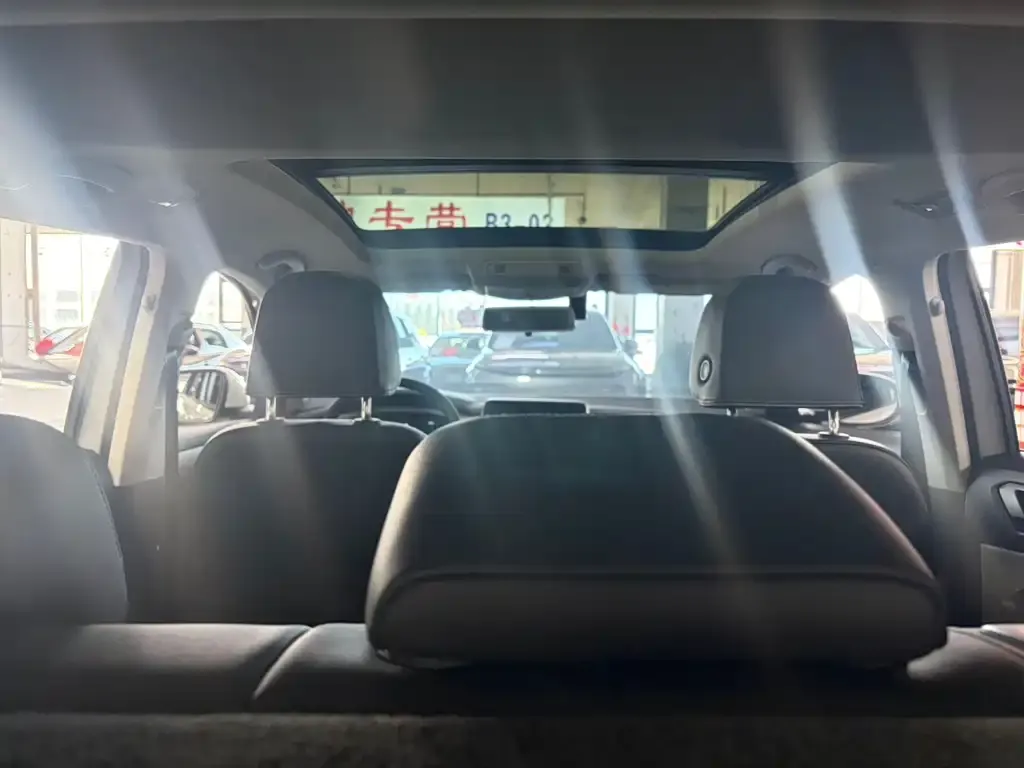 Volkswagen T-Roc — фото 2