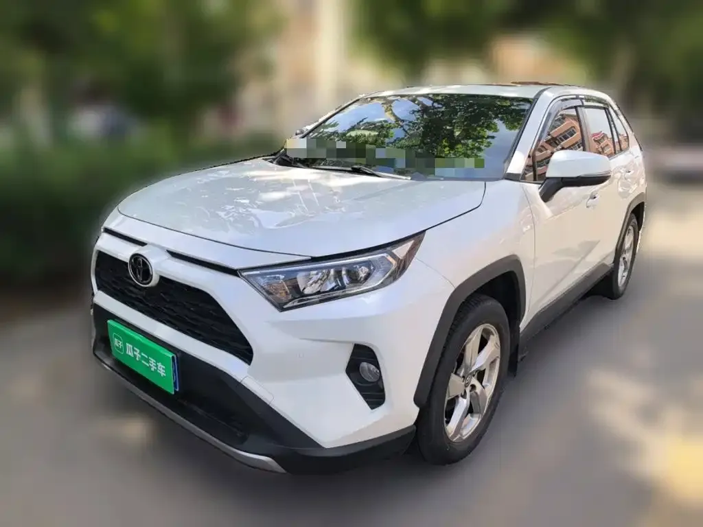 Toyota RAV4 — фото 1