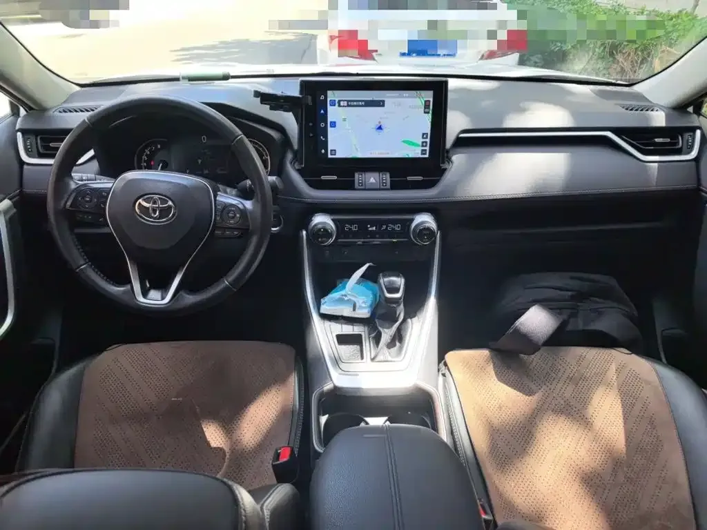 Toyota RAV4 — фото 8