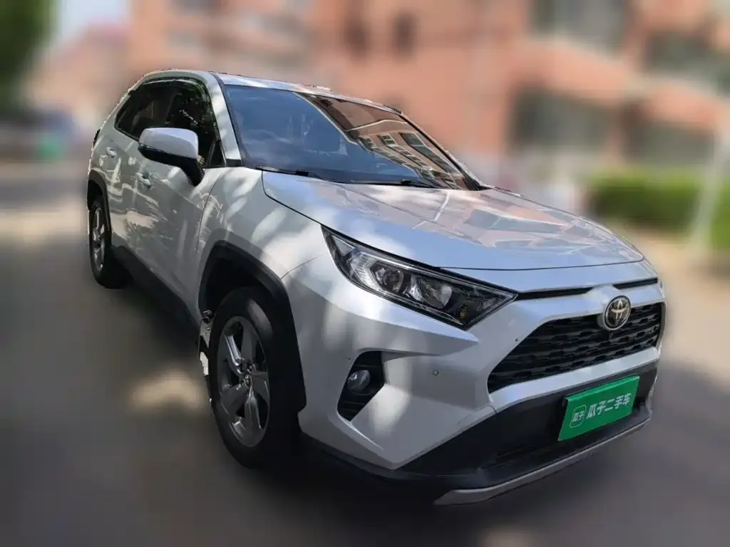 Toyota RAV4 — фото 6