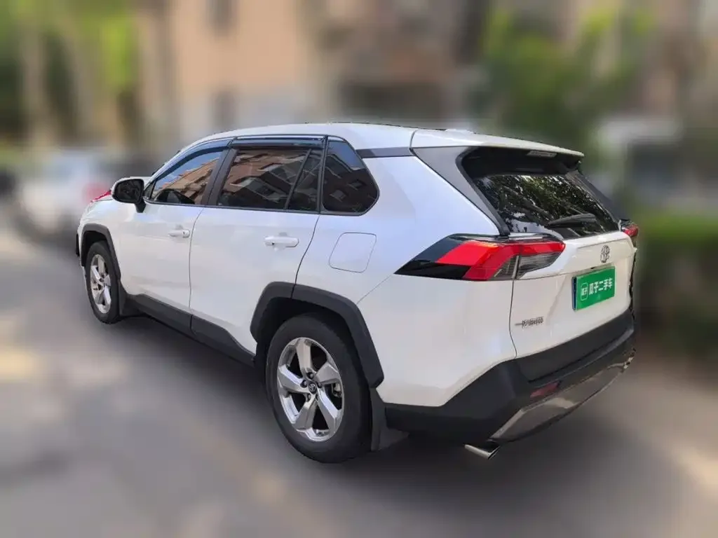 Toyota RAV4 — фото 3