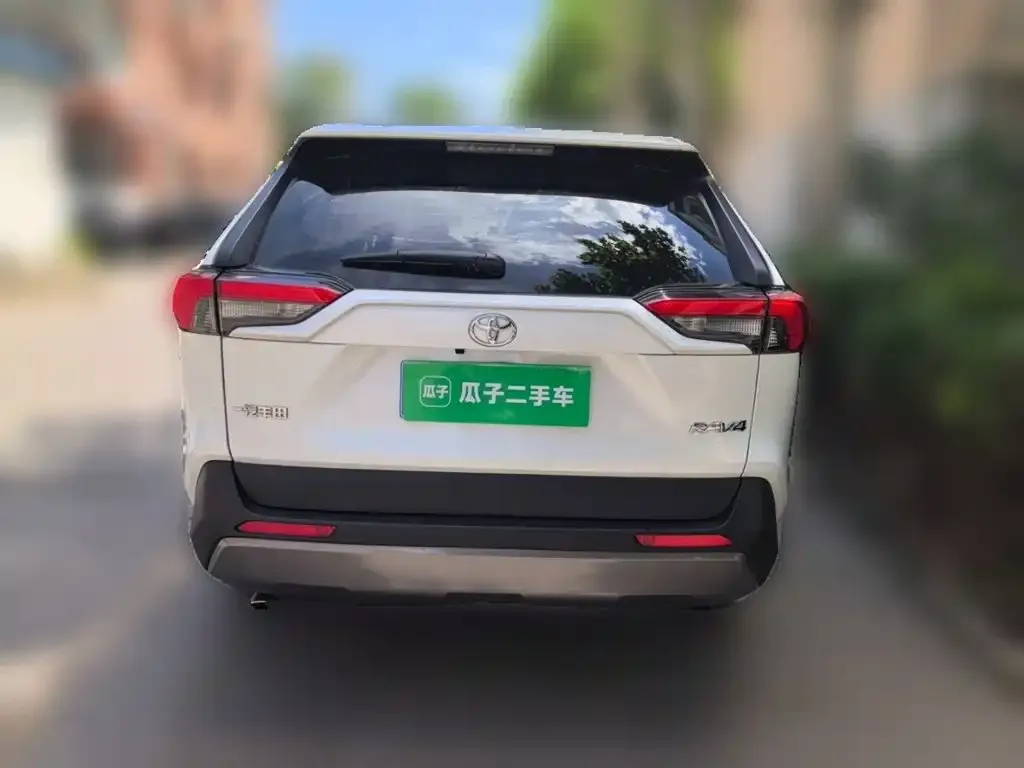 Toyota RAV4 — фото 2