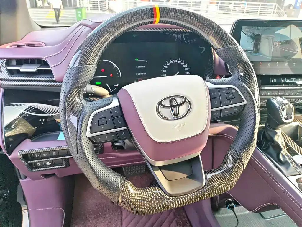 Toyota Granvia — фото 3