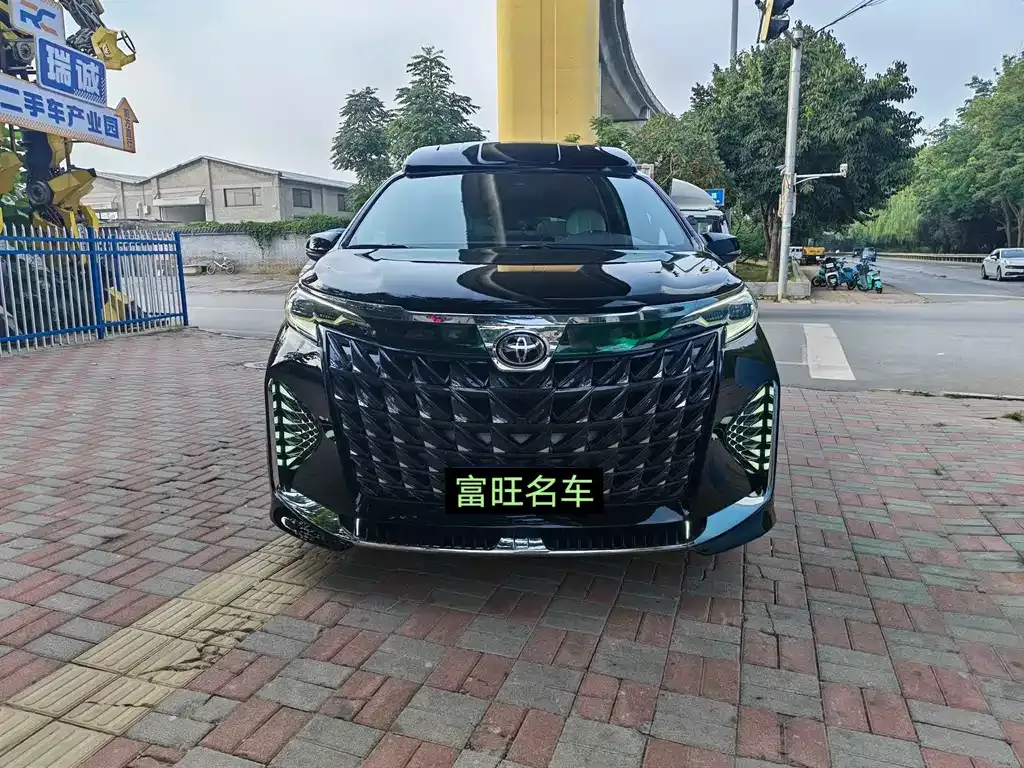 Toyota Granvia — фото 8