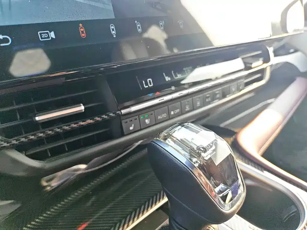 Toyota Granvia — фото 2