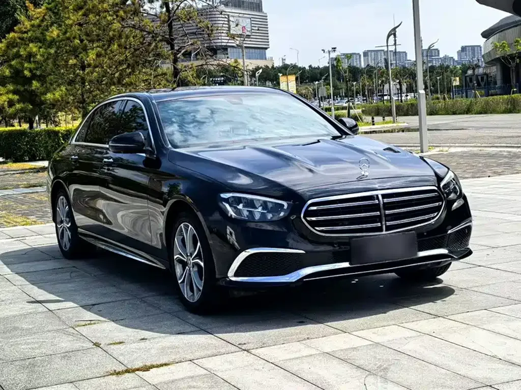 Mercedes-Benz E-Class — фото 4