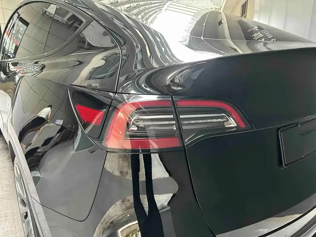 Tesla Model Y — фото 5