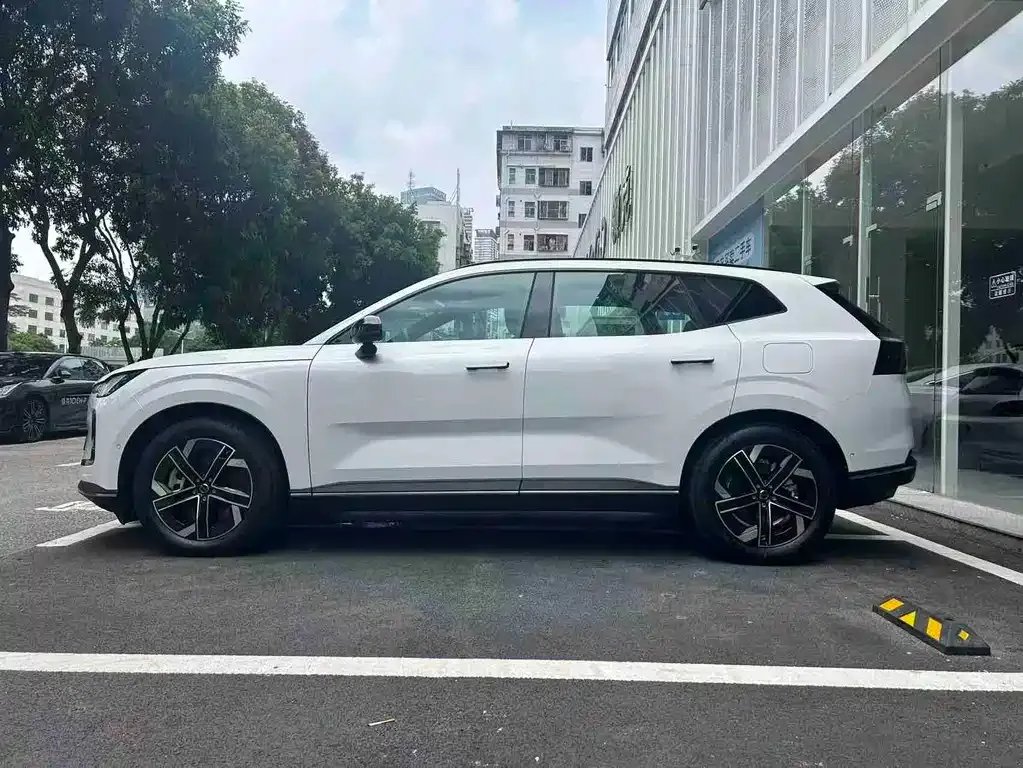 Volvo XC70 Plug-in Hybrid — фото 6